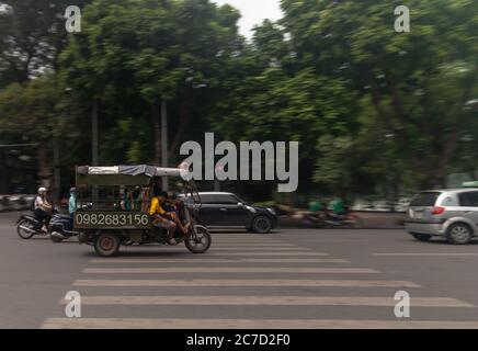 HANOI, VIETNAM - 18. Sep 2019: Wandern und sich umschauen in Hanoi. Stockfoto