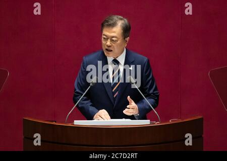 Seoul, Hawaii, SÜDKOREA. Juni 2020. 16. Juli 2020-Seoul, Südkorea-Moon Jae-in, der Präsident Südkoreas, spricht am Donnerstag, den 16. Juli 2020, bei der Nationalversammlung in Seoul, Südkorea. Kredit: Pool/ZUMA Wire/Alamy Live Nachrichten Stockfoto