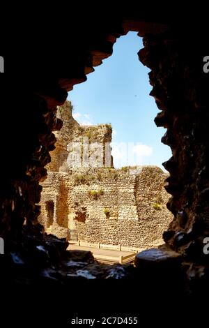 Canterbury Castle & Town Walls in der englischen mittelalterlichen Domstadt Canterbury in Kent, England, Großbritannien Stockfoto