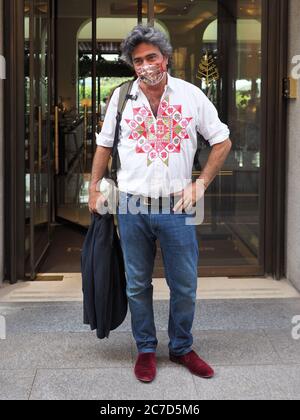 Mailand, Italien: 15. Juli 2020: Kean Etro posiert für Fotografen auf der Straße nach der Etro Modenschau. Milano Digital Fashion Week. Stockfoto