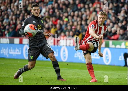 7. März 2020, Bramall Lane, Sheffield, England; Premier League, Sheffield United gegen Norwich City: Ben Osbourne (23) von Sheffield United Shoots. Stockfoto