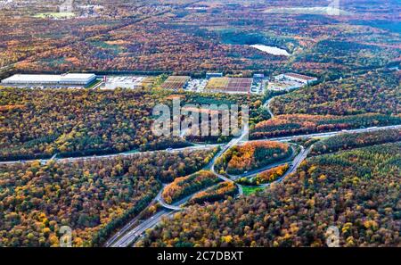 Luftaufnahme eines Autobahnkreuzes bei Frankfurt in Deutschland Stockfoto