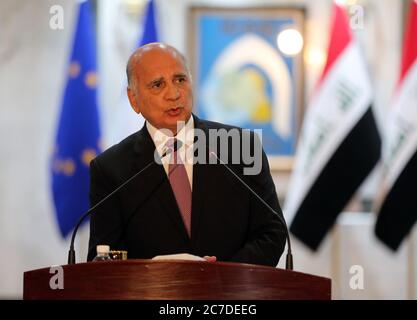 Bagdad, Irak. Juli 2020. Der irakische Außenminister Fuad Hussein spricht während einer Pressekonferenz in Bagdad, Irak, am 16. Juli 2020. Der französische Außenminister Jean-Yves Le Drian kam am Donnerstag zu einem offiziellen Besuch in der irakischen Hauptstadt Bagdad an, wo er die Unterstützung seines Landes für den Irak im Krieg gegen den Islamischen Staat (IS) bestätigte. Quelle: Khalil Dawood/Xinhua/Alamy Live News Stockfoto