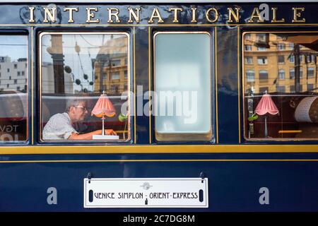 Belmond Venice Simplon Orient Express Luxus-Zug am Paris Gare de l´est Bahnhof Bahnhof Bahnhof der Hauptbahnhof in Paris. Stockfoto