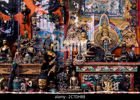 Tibetische Antiquitäten in Darjeeling Stockfoto
