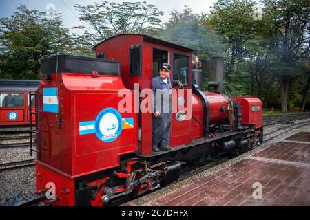 Ende der Welt Dampfzug FCAF Ferrocarril Austral Fueguino im Nationalpark Tierra del Fuego, Ushuaia, Argentinien. Dies ist die südlichste Eisenbahn in der Stockfoto