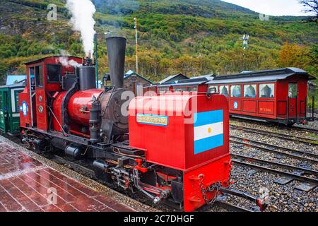 Ende der Welt Dampfzug FCAF Ferrocarril Austral Fueguino im Nationalpark Tierra del Fuego, Ushuaia, Argentinien. Dies ist die südlichste Eisenbahn in der Stockfoto