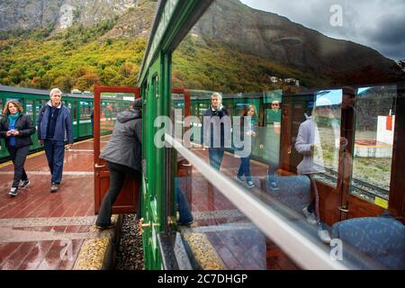 Ende der Welt Dampfzug FCAF Ferrocarril Austral Fueguino im Nationalpark Tierra del Fuego, Ushuaia, Argentinien. Dies ist die südlichste Eisenbahn in der Stockfoto