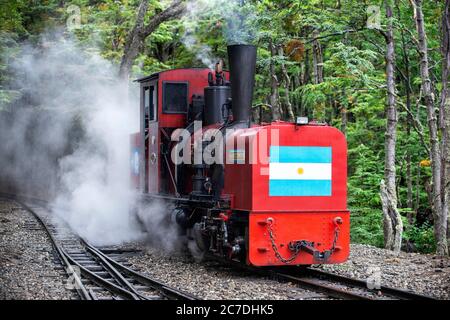 Ende der Welt Dampfzug FCAF Ferrocarril Austral Fueguino im Nationalpark Tierra del Fuego, Ushuaia, Argentinien. Dies ist die südlichste Eisenbahn in der Stockfoto