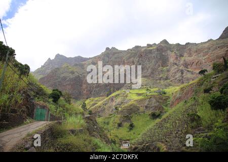 Üppig grüne Berge in Santo Antao, Kap Verde Stockfoto