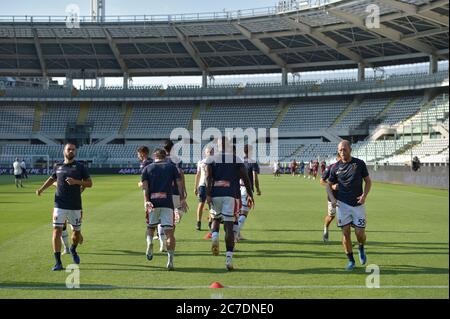 16. Juli 2020; Olympic Grande Torino Stadium, Turin, Piemont, Italien; Serie A Fußball, Turin gegen Genua; Genua Spieler während der Vorspiel-Aufwärmphase Credit: Action Plus Sports Images/Alamy Live News Stockfoto