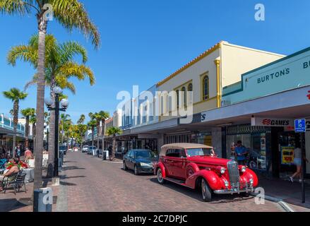 Cafés und Geschäfte auf der Emerson Street im Art-Deco-Viertel der Innenstadt von Napier, North Island, Neuseeland Stockfoto