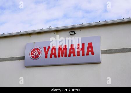 Bordeaux , Aquitaine / Frankreich - 07 07 2020 : yamaha Text Logo Zeichen im Shop Motorradladen Stockfoto