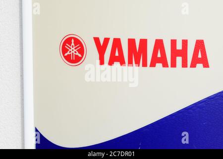 Bordeaux , Aquitaine / Frankreich - 07 07 2020 : yamaha Logo Text Zeichen auf Motorrad Shop von Motorrädern und Motorbooten Stockfoto