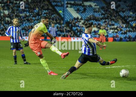 4. März 2020, Hillsborough, Sheffield, England; Emirates FA Cup FA Cup 5. Runde, Sheffield Mittwoch gegen Manchester City : Riyad Mahrez (26) von Manchester City schießt auf das Tor Stockfoto