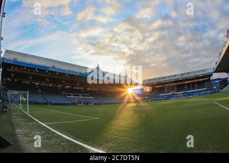 4. März 2020, Hillsborough, Sheffield, England; Emirates FA Cup FA Cup 5. Runde, Sheffield Mittwoch gegen Manchester City : die Sonne geht vor dem Anpfiff über Hillsborough unter Stockfoto