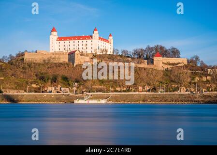 Bratislava Burg über Donau, Bratislava, Slowakei Stockfoto