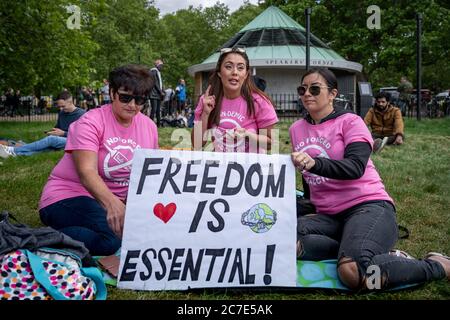 Coronavirus: Anti-Lockdown-Protest im Hyde Park, um die aktuellen Regierungsregeln öffentlicher, sozial-distanzierender und großangelegter Versammlungen erneut zu rebellieren. Stockfoto