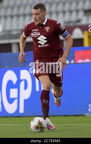 16. Juli 2020; Olympisches Grande Torino Stadion, Turin, Piemont, Italien; Serie A Fußball, Turin gegen Genua; Andrea Belotti von Turin FC auf dem Ball Kredit: Action Plus Sports Images/Alamy Live News Stockfoto