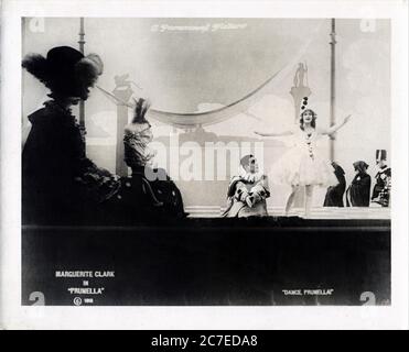 MARGUERITE CLARK in PRUNELLA 1918 Regisseur MAURICE TOURNEUR spielt Harley Granville- Barker und Laurence Housman Lost Silent Film Famous Players - Lasky Corporation Stockfoto