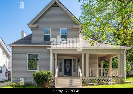 Bescheidenes Mittelklasse-Haus im Mittleren Westen Amerikas Stockfoto