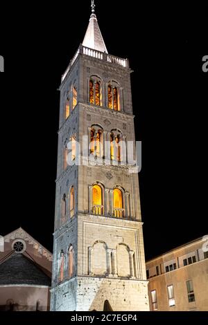 Der Glockenturm der Kathedrale von St. Anastasia in Zadar, Dalmatien, Kroatien Stockfoto