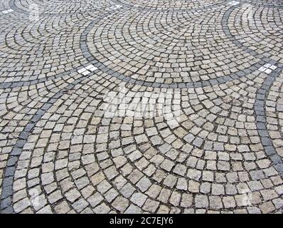 Alte Steinpflaster in Perspektive. Hochwertige Fotos. Runde Pflaster. Deutschland, München, Königsplatz Stockfoto