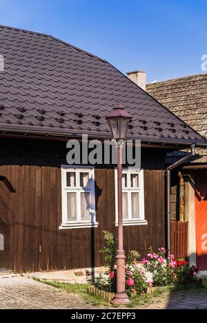 Lanckorona bei Krakau, berühmt für seine erhaltene Holzarchitektur aus dem 19. Jahrhundert und UNESCO-Weltkulturerbe in der Provinz Kleinpolen. Stockfoto