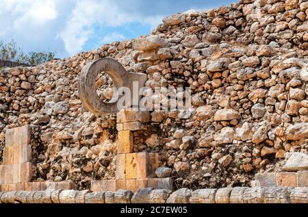 Ein Maya-Ball-Ring in der archäologischen Stätte von Chichen Itza, Yucatan, Mexiko. Stockfoto