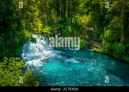 Wasserfall Ojos del Caburgua Stockfoto
