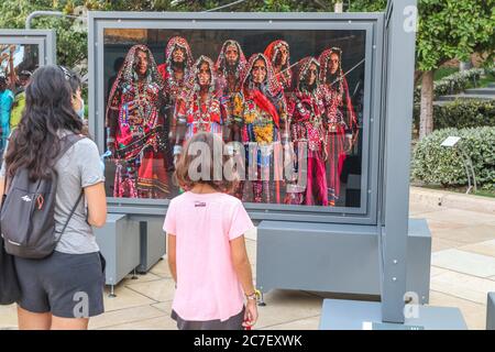 16. Juli 2020: 16. Juli 2020 (Malaga) Fotoausstellung in der Alcazabilla Straße, neben dem römischen Theater der Fotografin Cristina Garcia Rodero mit dem Titel Tierra de SueÃ±os gesponsert vom Caixa Forum Credit: Lorenzo Carnero/ZUMA Wire/Alamy Live News Stockfoto