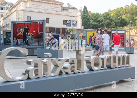 16. Juli 2020: 16. Juli 2020 (Malaga) Fotoausstellung in der Alcazabilla Straße, neben dem römischen Theater der Fotografin Cristina Garcia Rodero mit dem Titel Tierra de SueÃ±os gesponsert vom Caixa Forum Credit: Lorenzo Carnero/ZUMA Wire/Alamy Live News Stockfoto