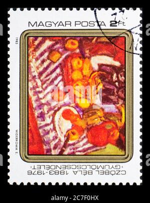UNGARN - UM 1983: Eine Briefmarke aus Ungarn mit dem Gemälde Czobel Bela Stockfoto