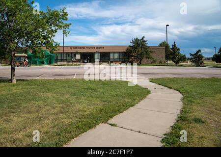 Scenic, South Dakota - 21. Juni 2020: Gebäude für das Besucherzentrum Ben Reifel im Badlands Nationalpark im Sommer Stockfoto