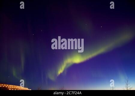 Wunderschöne Nordlichter (Aurora Borealis), aufgenommen in der Nähe der Kiruna Eisenerzmine in Schweden. Stockfoto