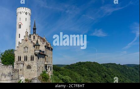 Lichtenstein, BW / Deutschland - 13. Juli 2020: Blick auf das Schloss Lichtenstein in Süddeutschland Stockfoto