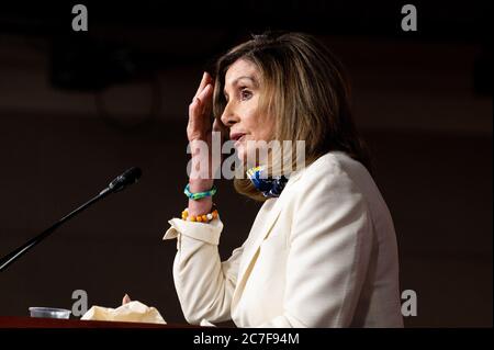 Washington, Usa. Juli 2020. House-Sprecherin Nancy Pelosi spricht auf ihrer wöchentlichen Pressekonferenz. Kredit: SOPA Images Limited/Alamy Live Nachrichten Stockfoto