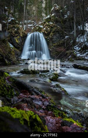 Josefstaler Wasserfall im Winter, Neuhaus, Schliersee, Oberbayern, Deutschland Stockfoto