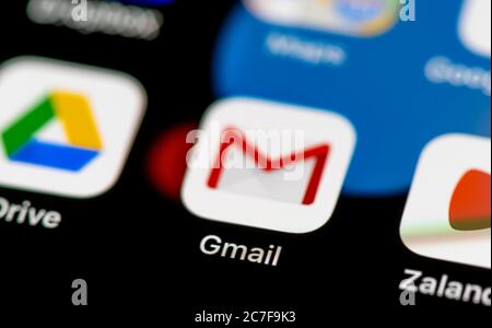 Gmail-Symbol, E-Mail-App, App-Symbole auf einem Handy-Display, iPhone, Smartphone, Nahaufnahme Stockfoto