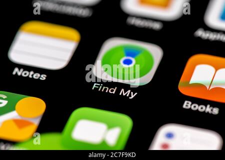 Suchen Sie nach meinem, Finden Sie verlorene Geräte, App-Symbole auf einem Mobiltelefon-Display, iPhone, Smartphone, Nahaufnahme Stockfoto