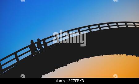 Low-Angle-Aufnahme der berühmten Kintaikyo-Brücke in Iwakuni, Japan Stockfoto