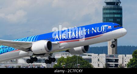 Richmond, British Columbia, Kanada. Juli 2020. Ein Großraumjet der Air Tahiti Nui Boeing 787-9 Dreamliner (F-OTOA) hebt vom internationalen Flughafen Vancouver auf einem Flug von Vancouver nach Papeete, Tahiti, ab, 16. Juli 2020. Kredit: Bayne Stanley/ZUMA Wire/Alamy Live Nachrichten Stockfoto