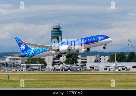 Richmond, British Columbia, Kanada. Juli 2020. Ein Großraumjet der Air Tahiti Nui Boeing 787-9 Dreamliner (F-OTOA) hebt vom internationalen Flughafen Vancouver auf einem Flug von Vancouver nach Papeete, Tahiti, ab, 16. Juli 2020. Kredit: Bayne Stanley/ZUMA Wire/Alamy Live Nachrichten Stockfoto