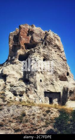 Vertikale Aufnahme des Goreme Freilichtmuseums in Ortahisar, Türkei Stockfoto