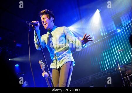 Davey Havok von AFI tritt 2008 bei der KROQ Almost Acoustic Christmas im Gibson Amphitheatre in Los Angeles auf. Kredit: Jared Milgrim/Der Fotoreporter Stockfoto