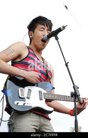 Kenny Choi von Daphne liebt Derby, der während der Bamboozle Left im Verizon Wireless Amphitheatre in Irvine auftrat. Kredit: Jared Milgrim/Der Fotoreporter Stockfoto