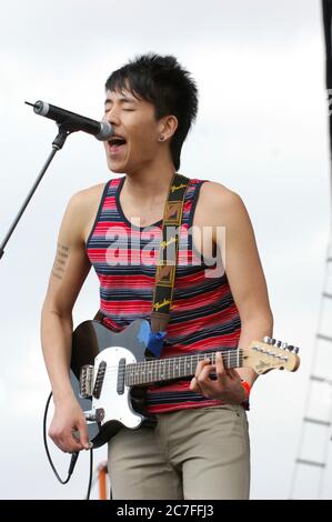 Kenny Choi von Daphne liebt Derby, der während der Bamboozle Left im Verizon Wireless Amphitheatre in Irvine auftrat. Kredit: Jared Milgrim/Der Fotoreporter Stockfoto