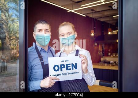 Wiedereröffnung einer Kleinunternehmertätigkeit nach der Sperrquarantäne von covid-19 Stockfoto