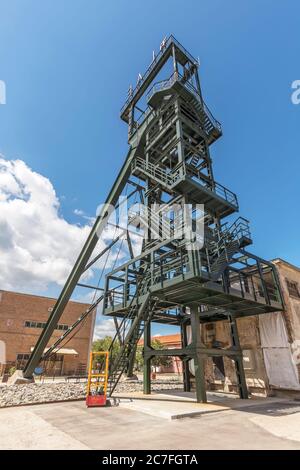 LABIN, KROATIEN - 6. JUNI 2020: Renovierter alter Bergbauturm namens Šoht, gebaut 1938, in Labin, Kroatien Stockfoto