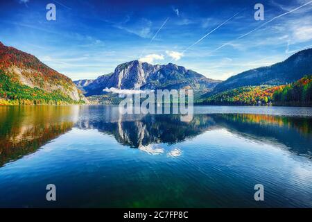 Sonniger Morgen am Altausseer See. Sonnige Herbstszene am Morgen. Lage: Ort Altausseer See, Liezen Bezirk Steiermark, Österreich, Alpen Stockfoto
